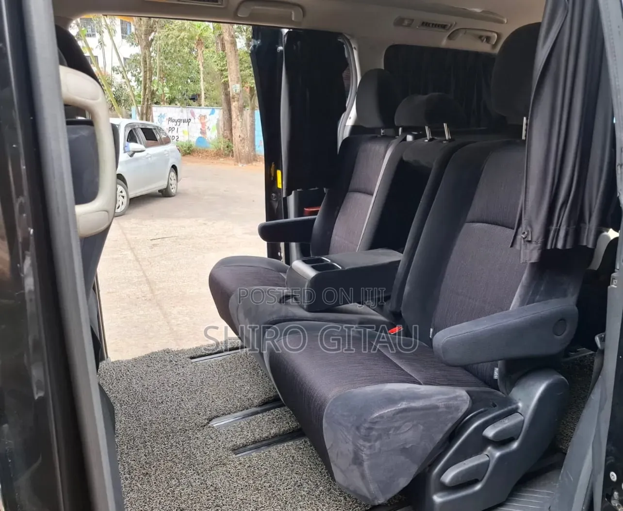 Toyota Vellfire V 2.4 FWD 8-Seater 2010 Black