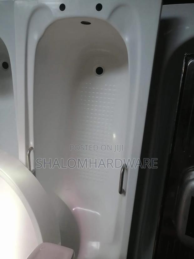 Bathtub Available - main view