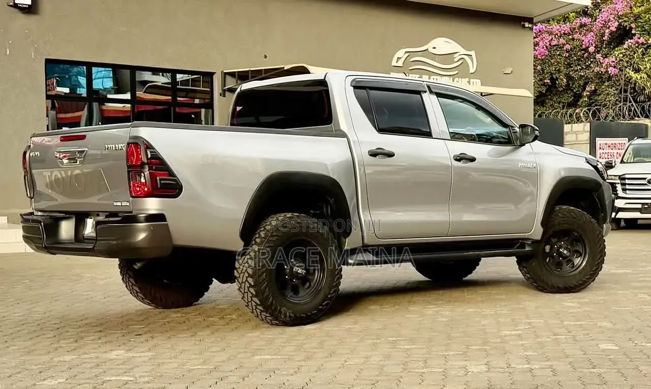 Toyota Hilux Revo Double Cab Deisel 2.4 RWD 2019 Silver