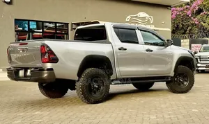 Toyota Hilux Revo Double Cab Deisel 2.4 RWD 2019 Silver