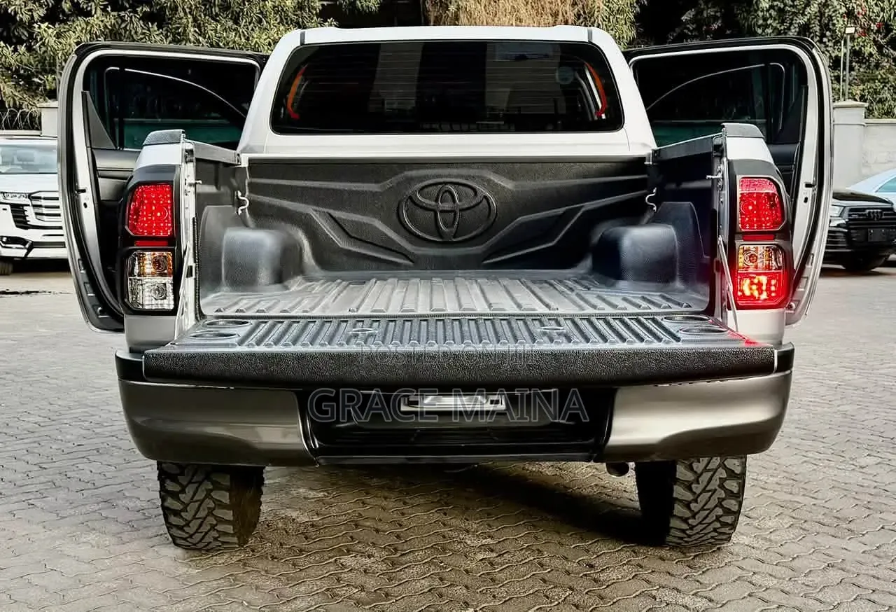 Toyota Hilux Revo Double Cab Deisel 2.4 RWD 2019 Silver