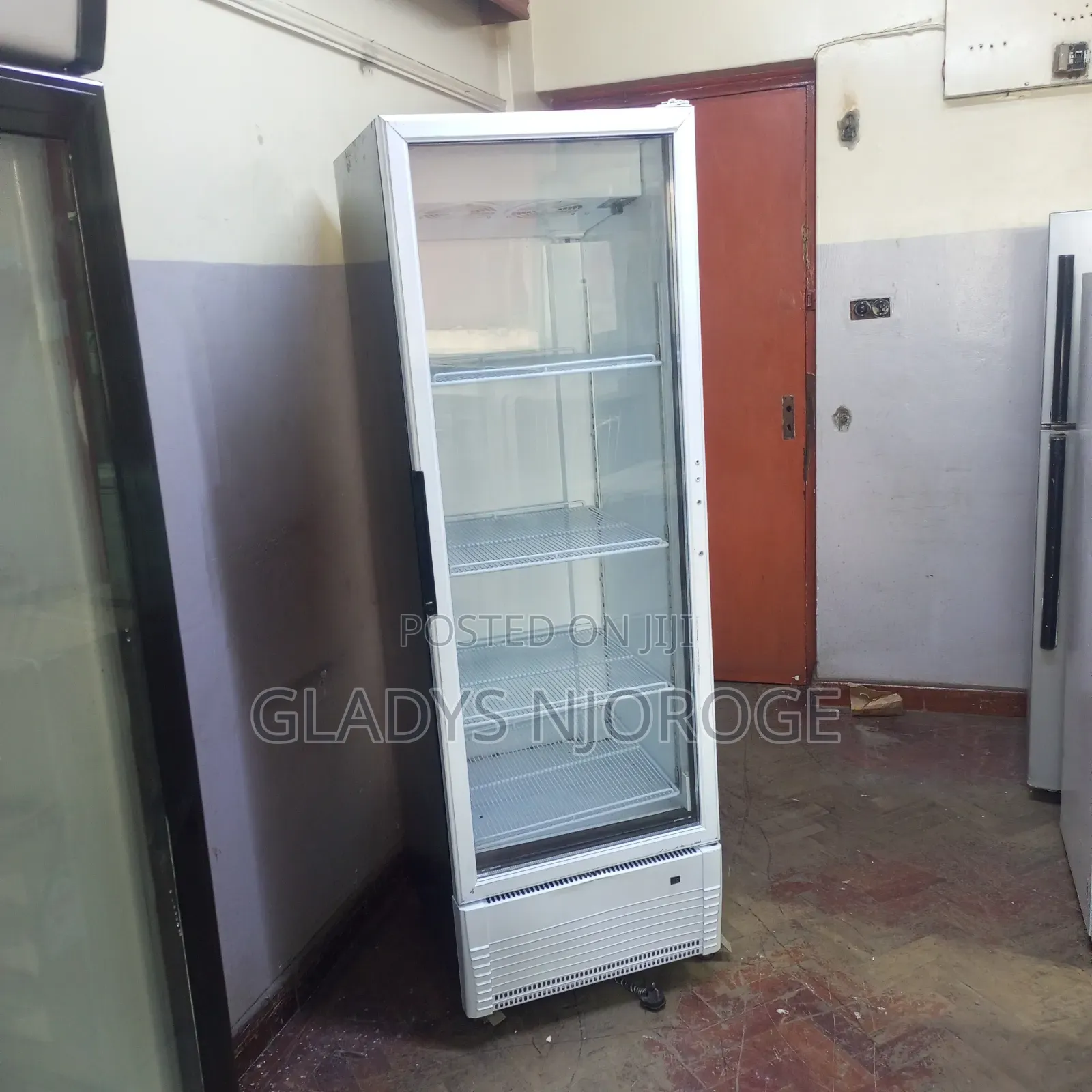 400l Display Fridge ( White in Colour)