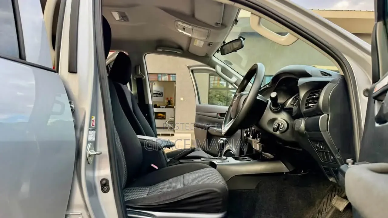 Toyota Hilux Revo Double Cab Deisel 2.4 RWD 2019 Silver