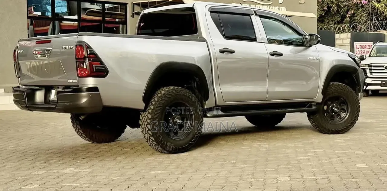 Toyota Hilux Revo Double Cab Deisel 2.4 RWD 2019 Silver