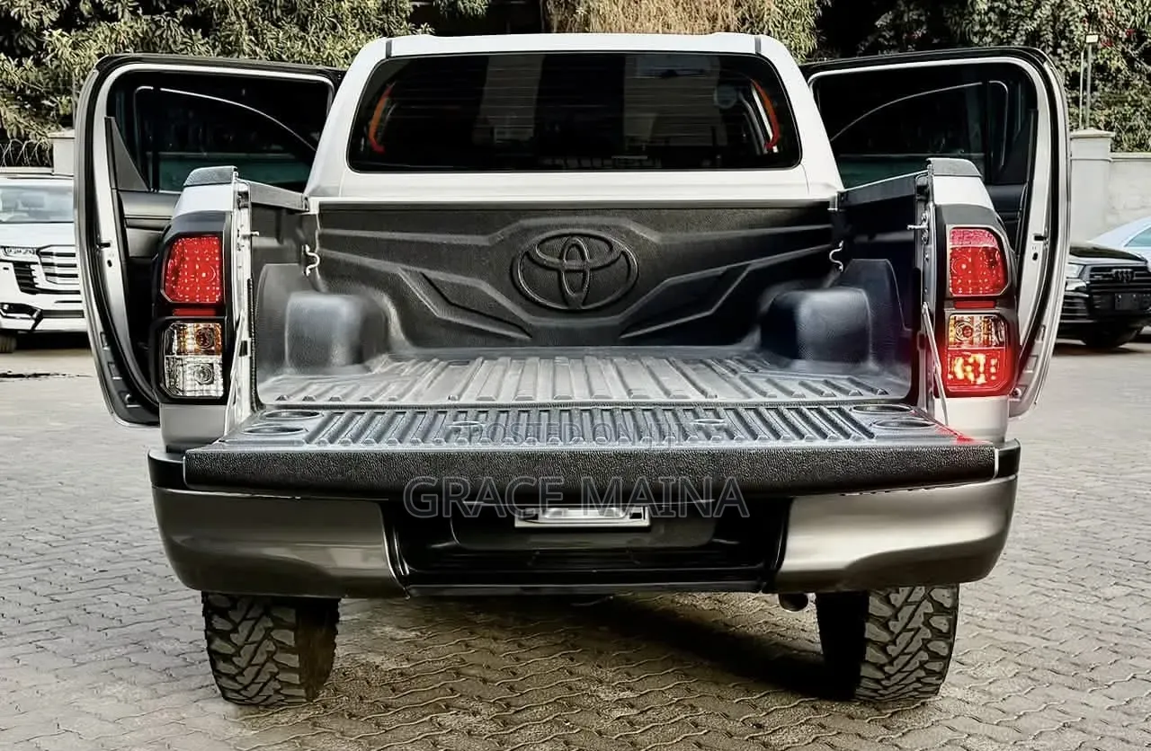Toyota Hilux Revo Double Cab Deisel 2.4 RWD 2019 Silver