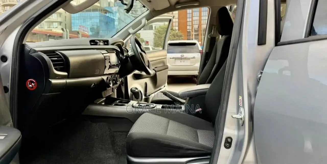 Toyota Hilux Revo Double Cab Deisel 2.4 RWD 2019 Silver