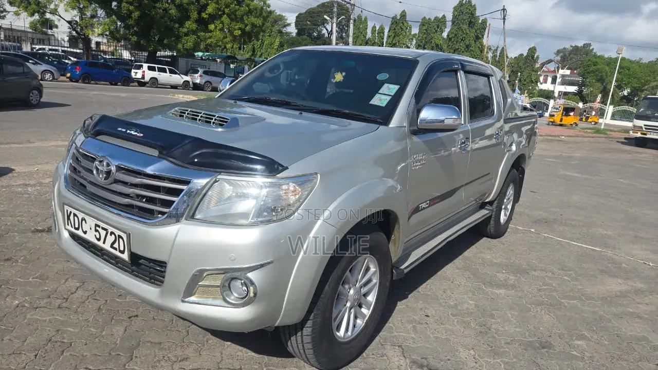 Toyota Hilux 2015 Silver
