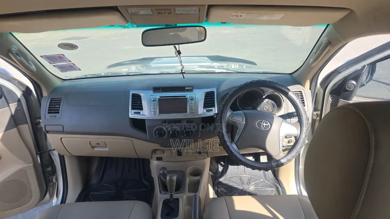 Toyota Hilux 2015 Silver