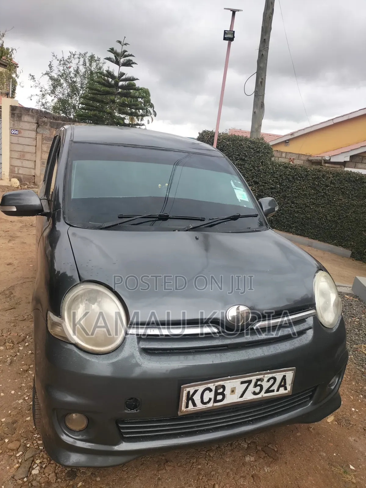 Toyota Sienta 2009 Silver