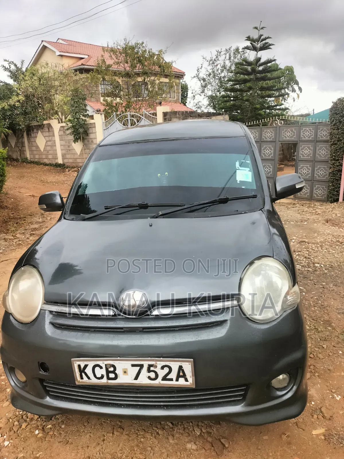 Toyota Sienta 2009 Silver