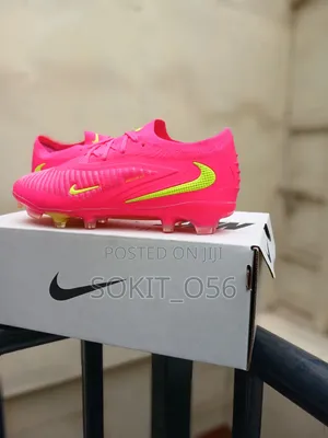 Nike Phantom (Resembling Recent GX or Low-Cut Editions)