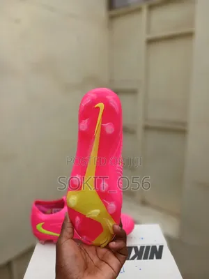 Nike Phantom (Resembling Recent GX or Low-Cut Editions)