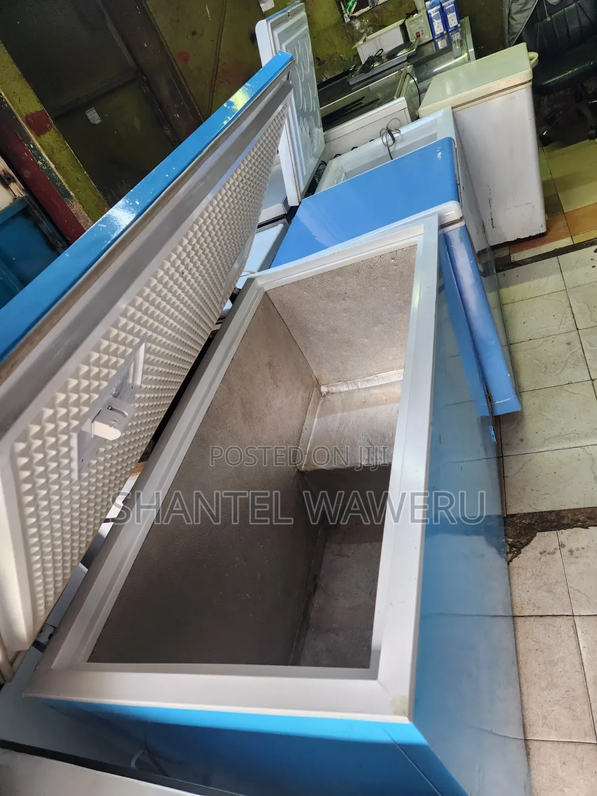 450ltres Litres Right Blue Chest Freezer