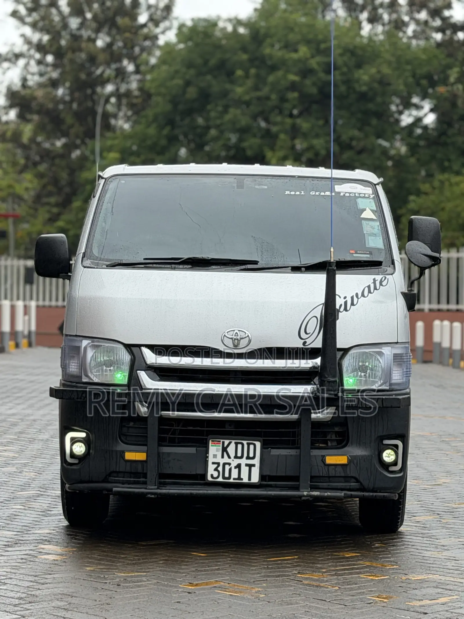 Toyota HiAce 2014 Silver