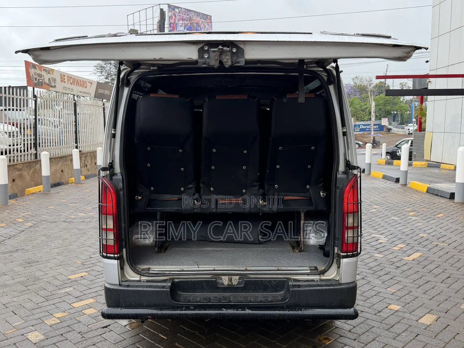 Toyota HiAce 2014 Silver