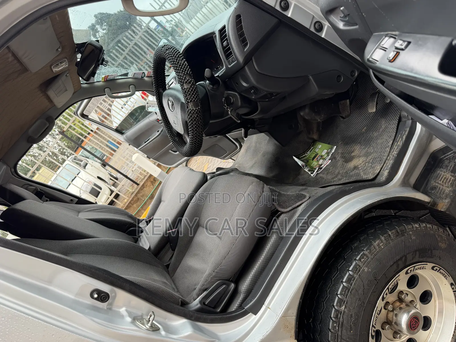 Toyota HiAce 2014 Silver