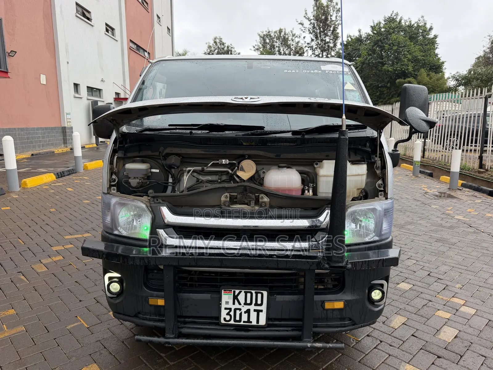 Toyota HiAce 2014 Silver