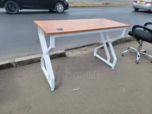 Modern Metallic Stand Office Desk.
