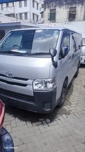 Toyota HiAce 2019 Silver
