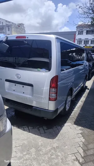 Toyota HiAce 2019 Silver