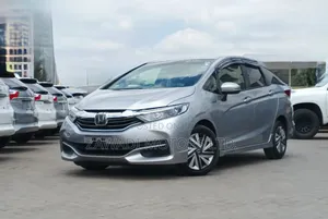 Honda Fit Shuttle 1.5 Hybrid 2WD 2019 Silver