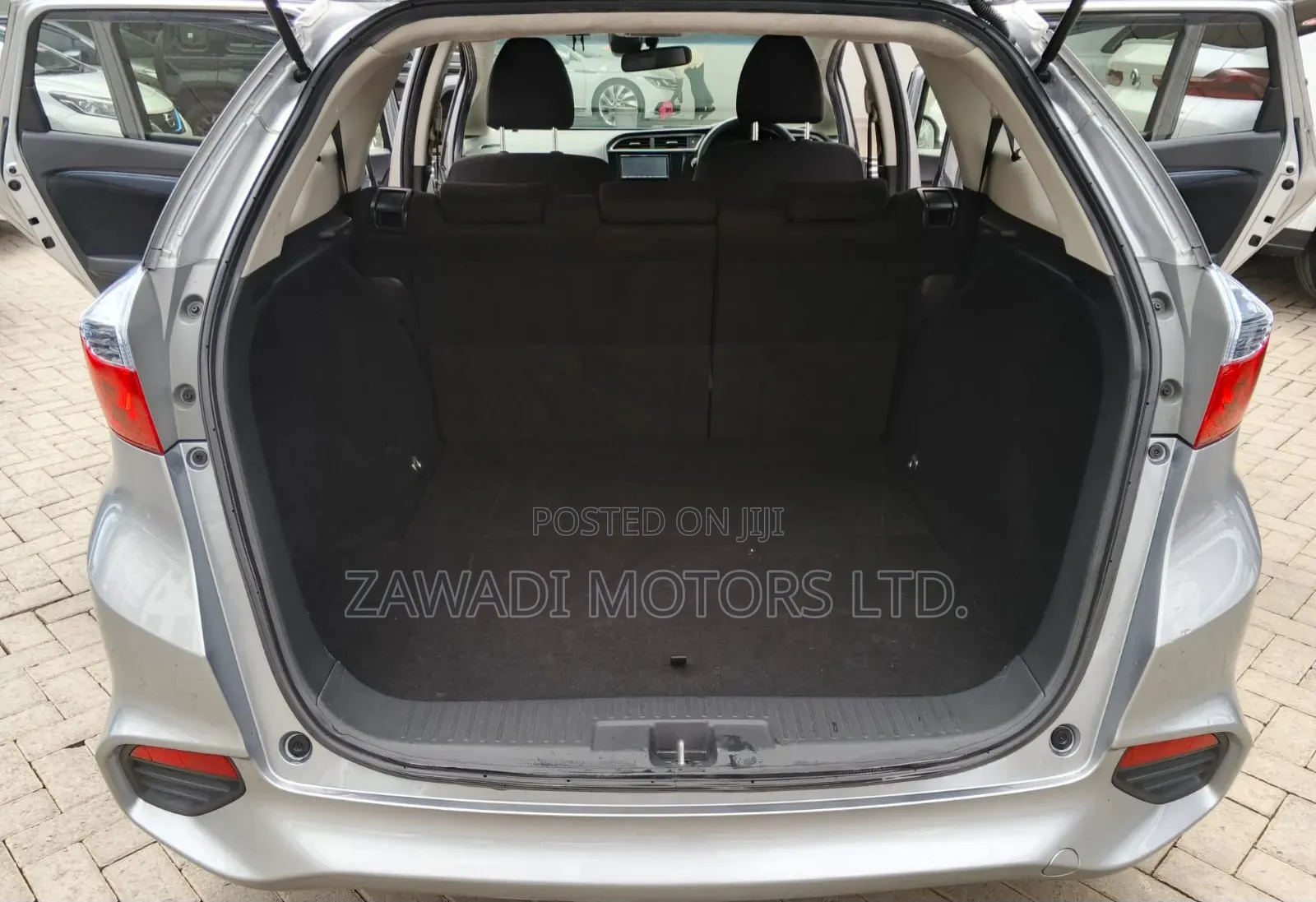 Honda Fit Shuttle 1.5 Hybrid 2WD 2019 Silver