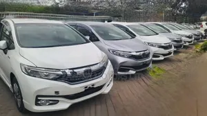 Honda Fit Shuttle 1.5 Hybrid 2WD 2019 Silver