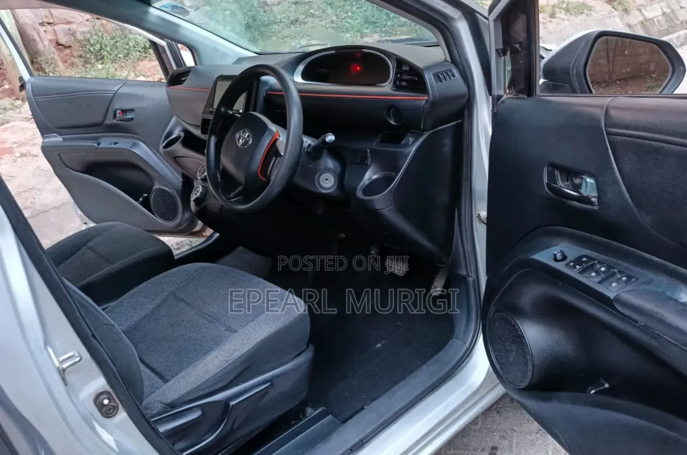 Toyota Sienta 2015 Silver