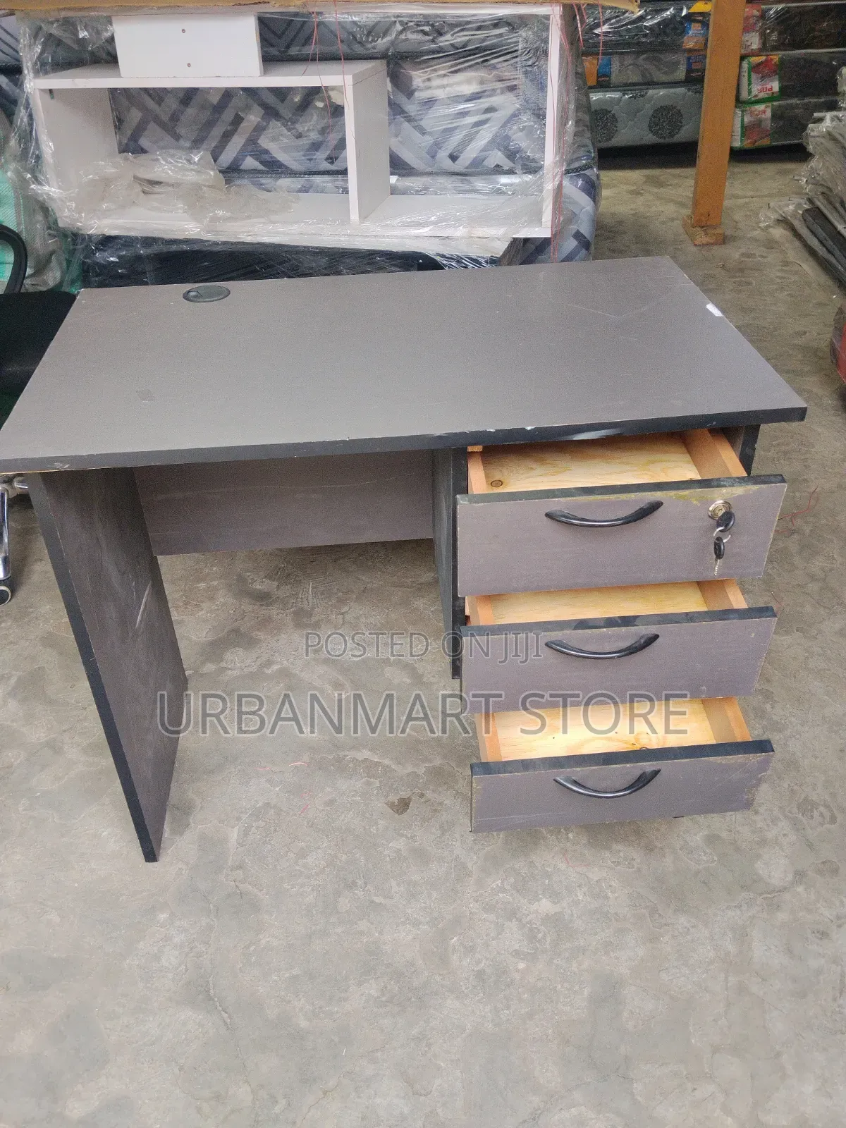Spacious 1 Metre Office Desk