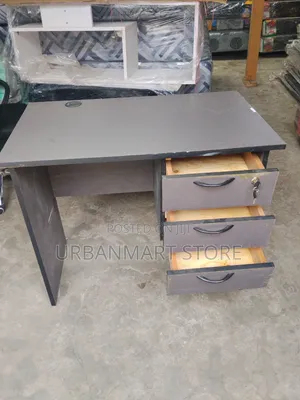 Spacious 1 Metre Office Desk