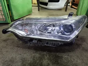Fielder/Axio 165 Non-Xenon Headlight