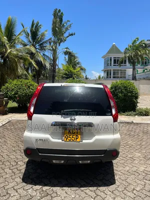 Nissan X-Trail 2.0 Petrol XE 2011 White