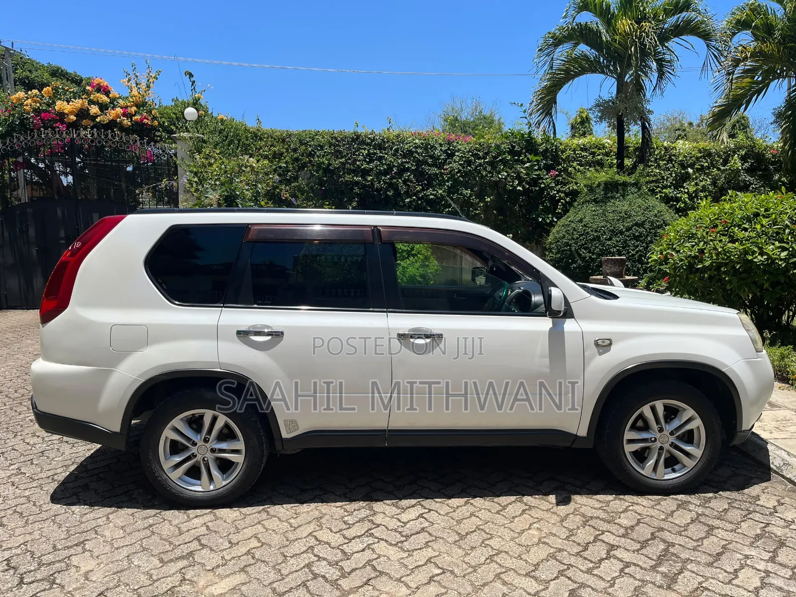 Nissan X-Trail 2.0 Petrol XE 2011 White