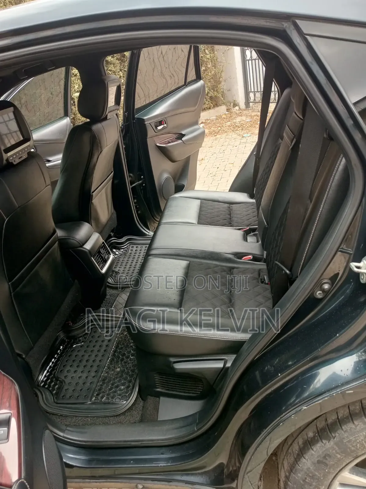 Toyota Harrier 2.0 2015 Black