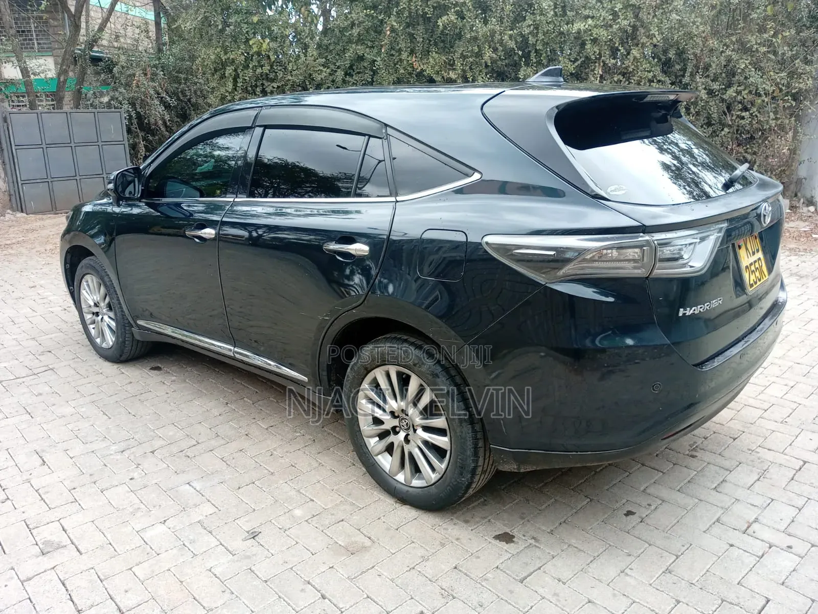 Toyota Harrier 2.0 2015 Black