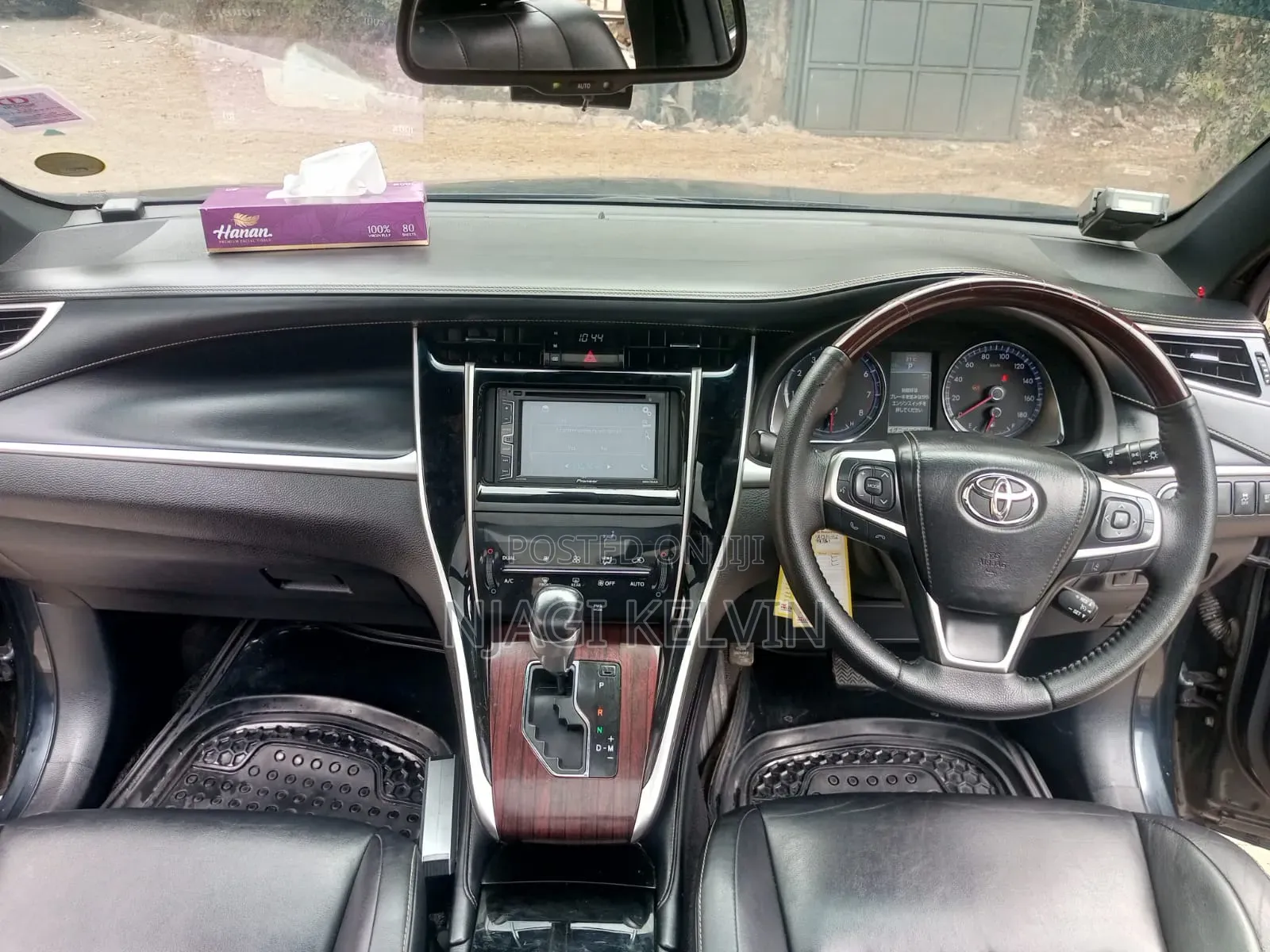 Toyota Harrier 2.0 2015 Black