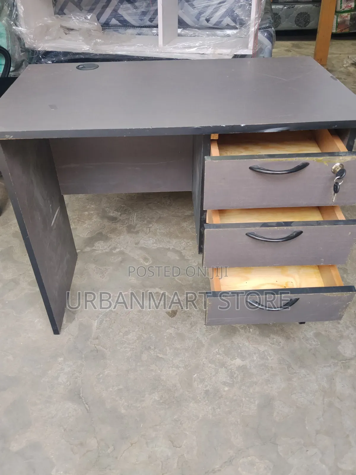 Spacious 1 Metre Office Desk