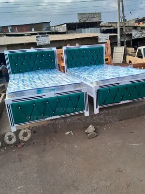 5x6 Glam Green Diamond Tufted Mocket Bed