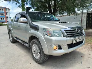Toyota Hilux 2013 Silver