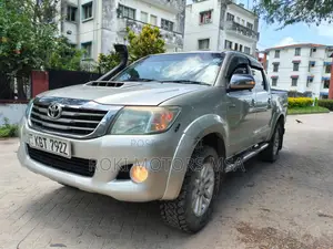 Toyota Hilux 2013 Silver
