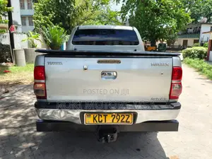 Toyota Hilux 2013 Silver