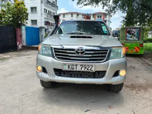 Toyota Hilux 2013 Silver