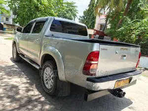 Toyota Hilux 2013 Silver
