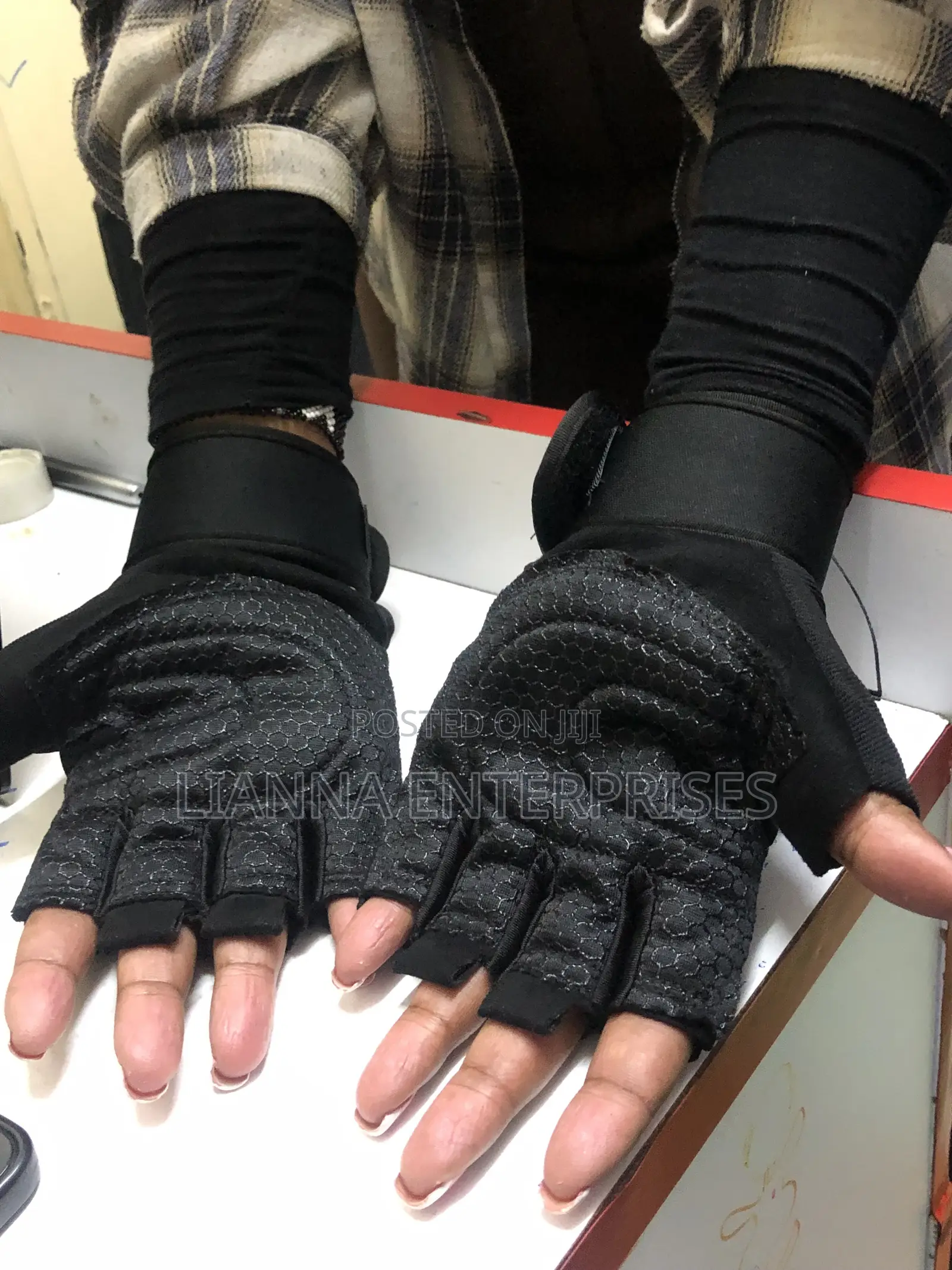 Gym Gloves^^gloves^ 