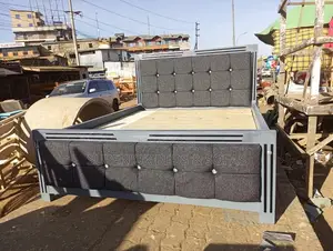 5x6 Glamorous Grey Grid Mocket Bed