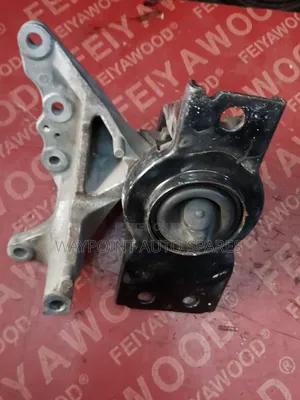 Engine Mounts Nissan Serena