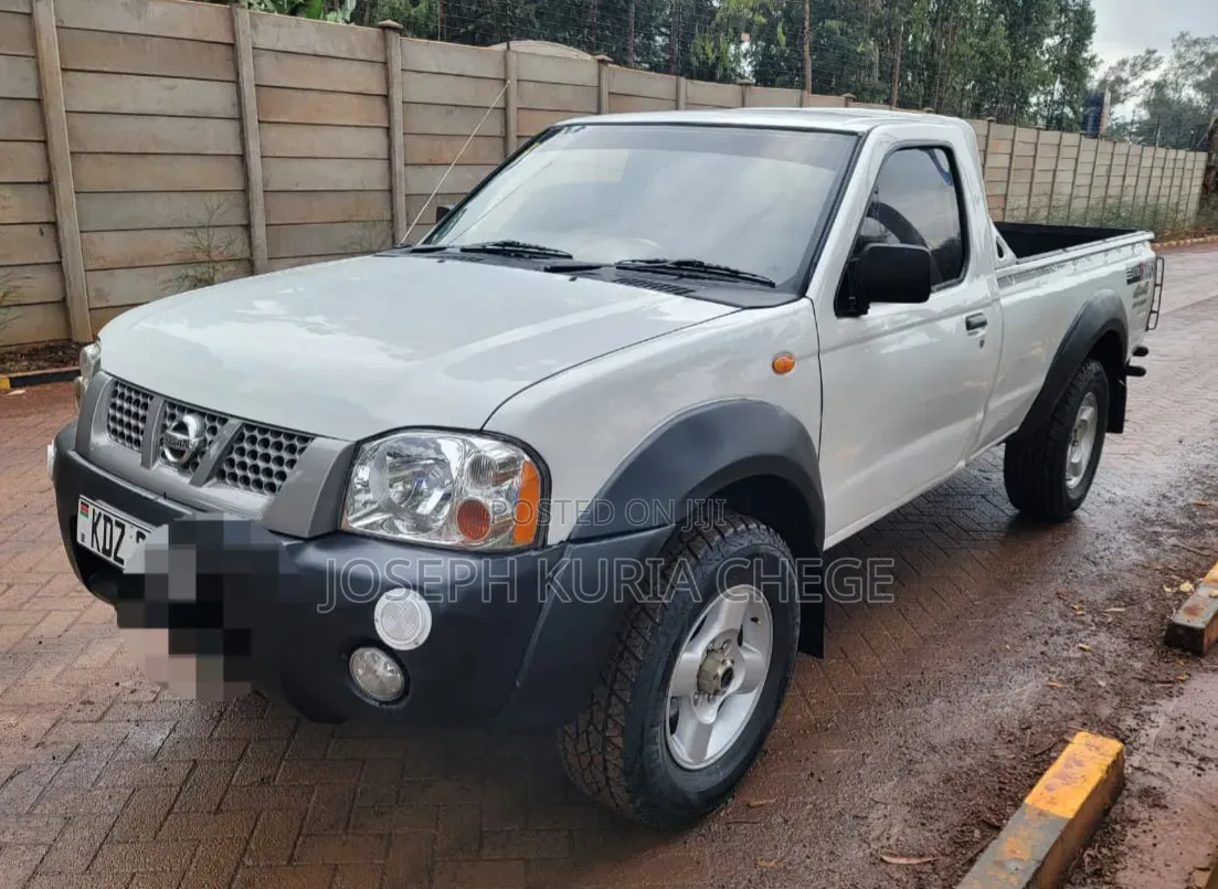 Nissan Hardbody 2012 White