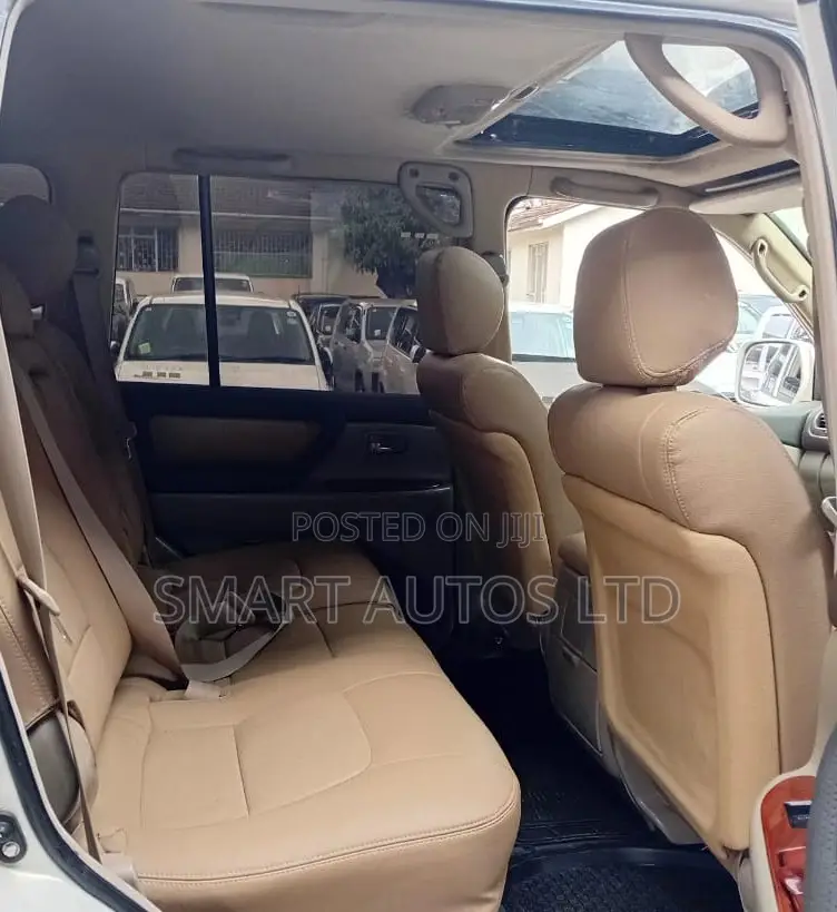 Toyota Land Cruiser 2002 White