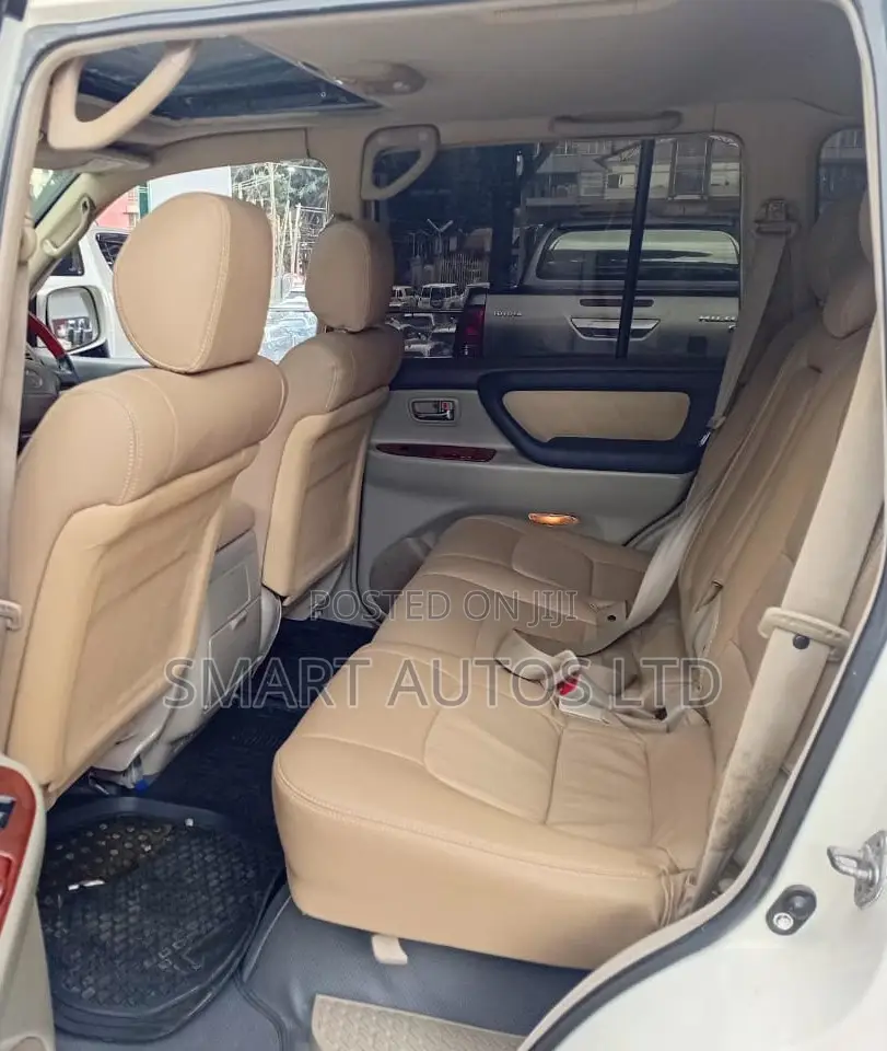 Toyota Land Cruiser 2002 White
