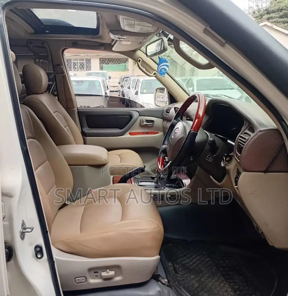 Toyota Land Cruiser 2002 White